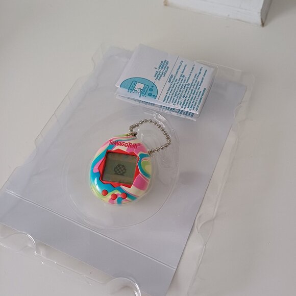 Tamagotchi Gen2 Virtual Reality Pet Friend to Take Care of - Picture 3 of 3